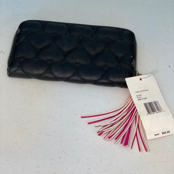 NWT Vintage Betsey Johnson Quilted Tassel Zip Around Wallet Black - Picture 3 of 5